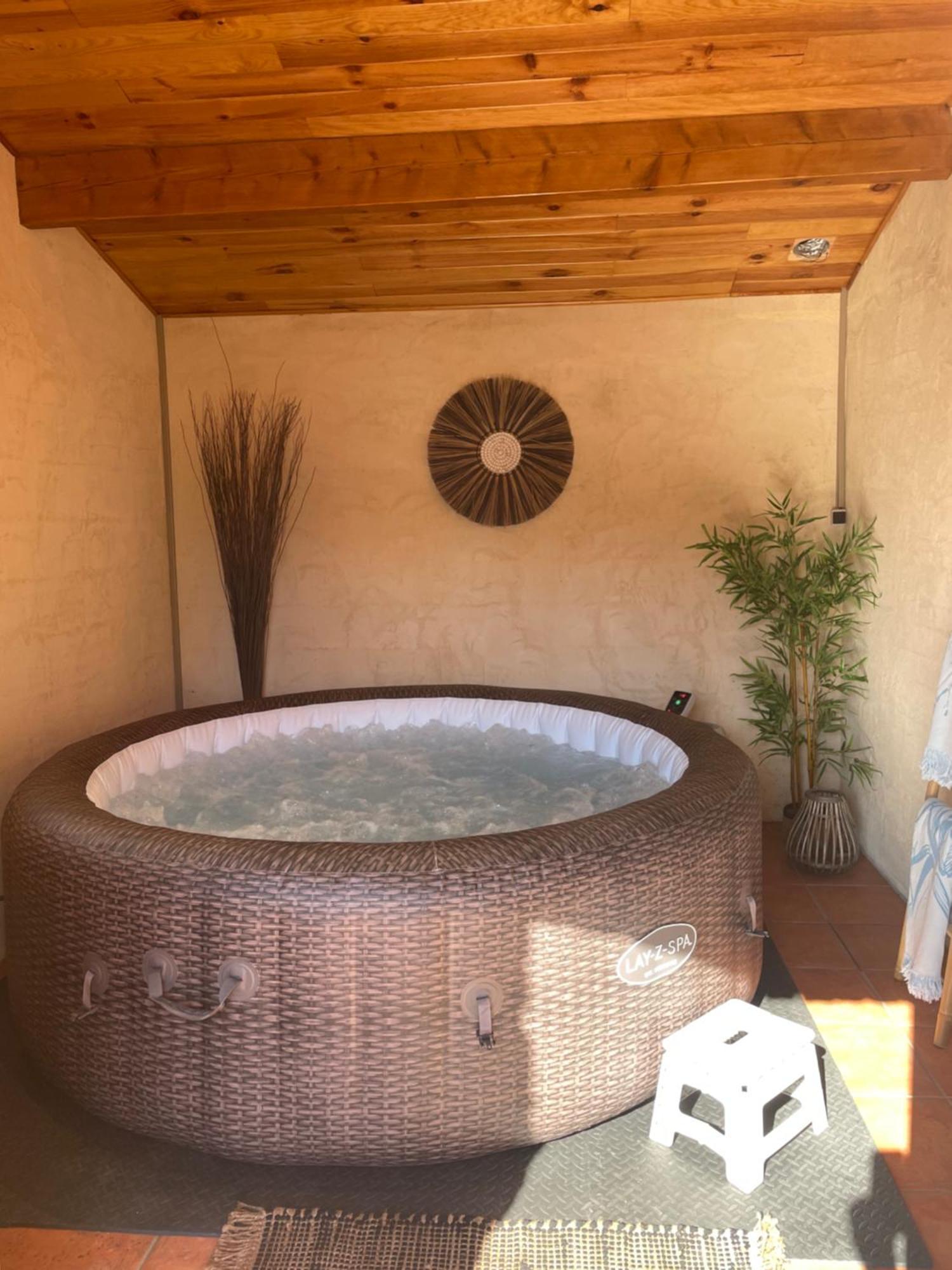 La Chambre Haute Et Son Spa Nimes Exterior photo