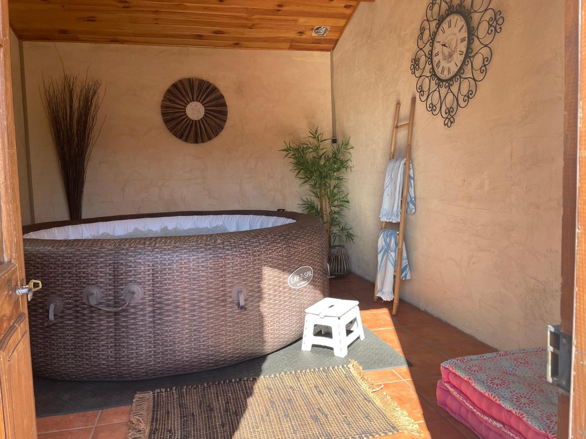 La Chambre Haute Et Son Spa Nimes Exterior photo